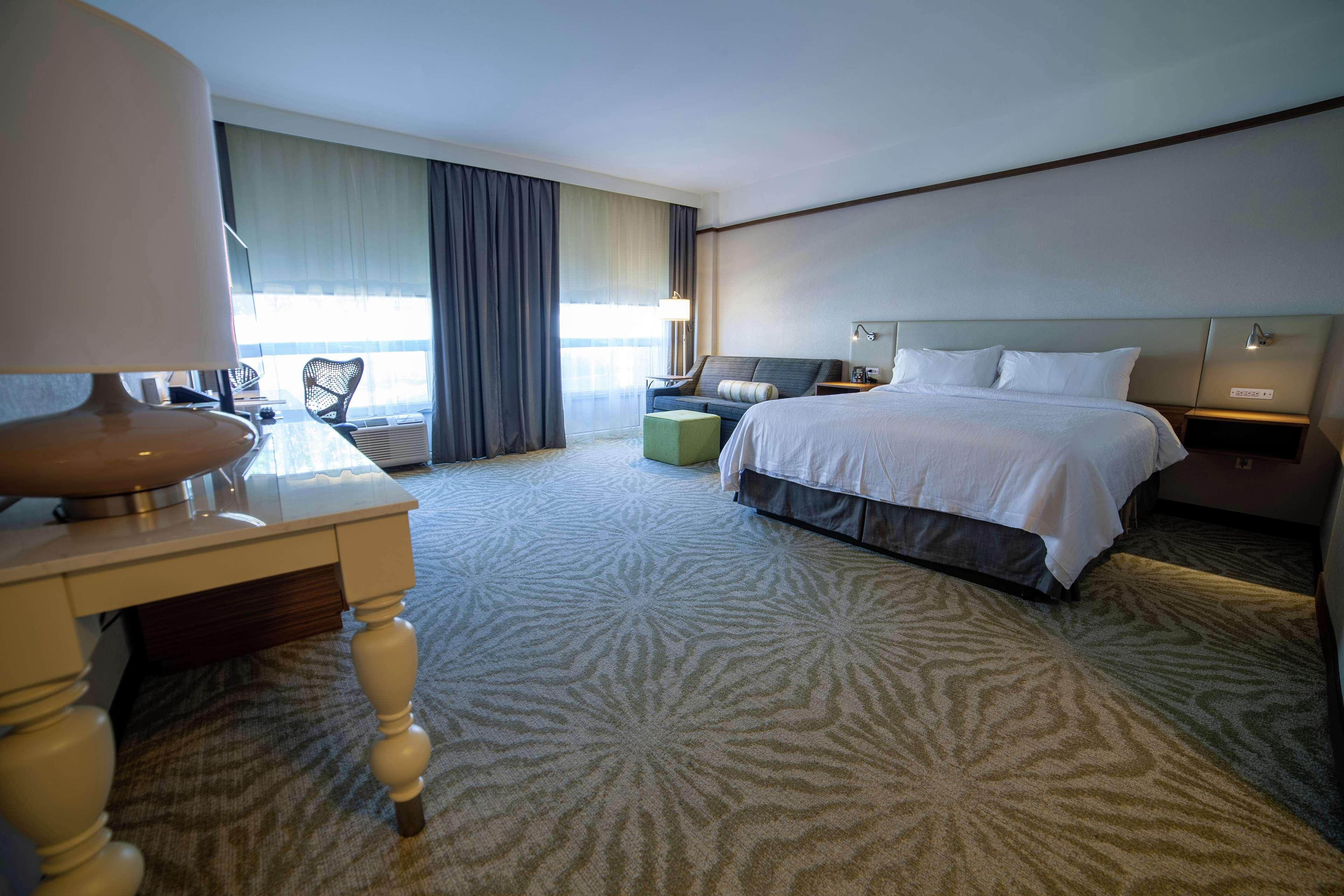 Hilton Garden Inn Montreal Airport Dorval Exterior photo