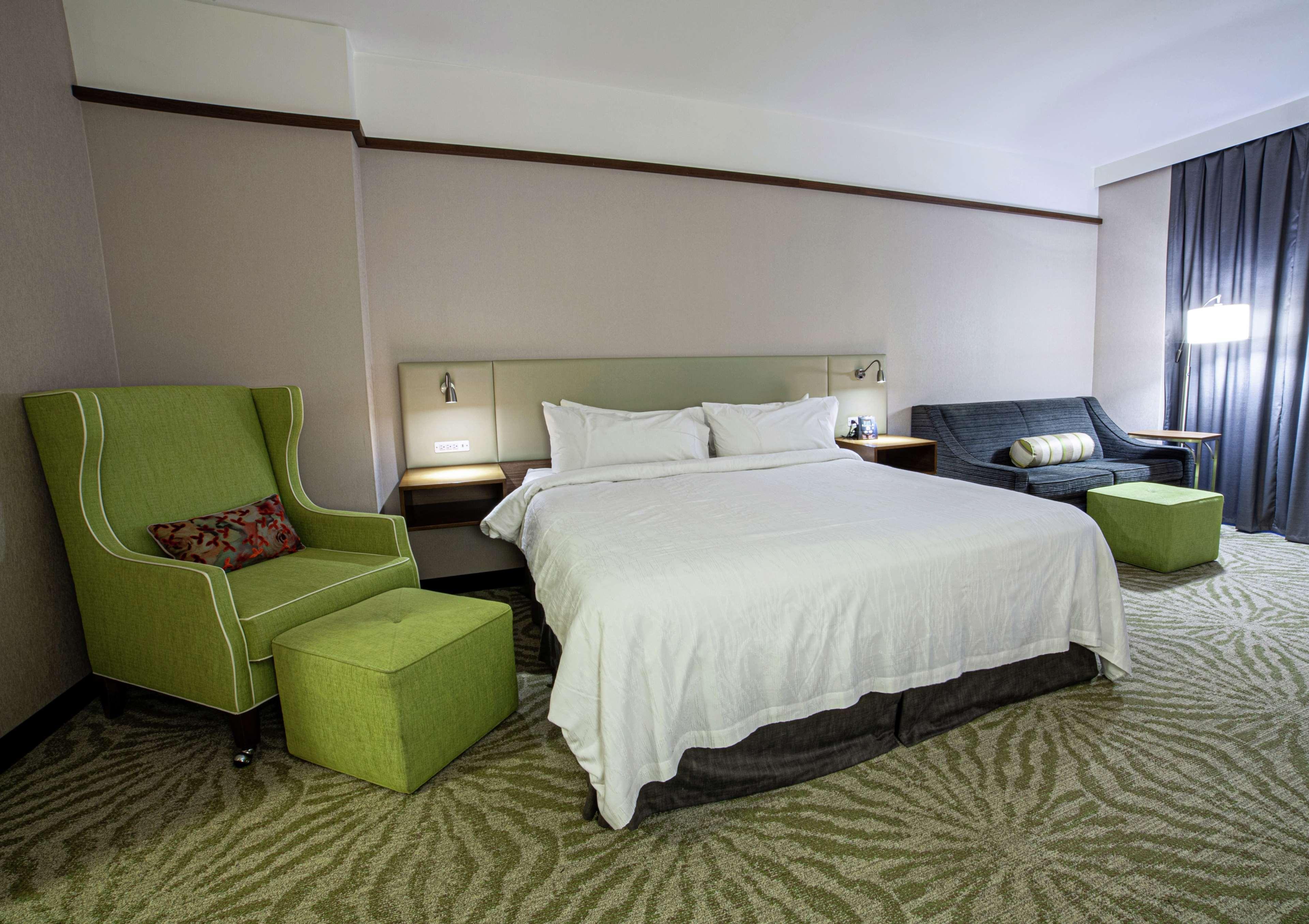 Hilton Garden Inn Montreal Airport Dorval Exterior photo
