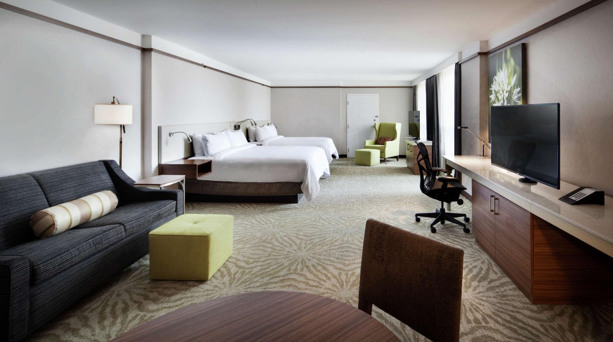 Hilton Garden Inn Montreal Airport Dorval Exterior photo