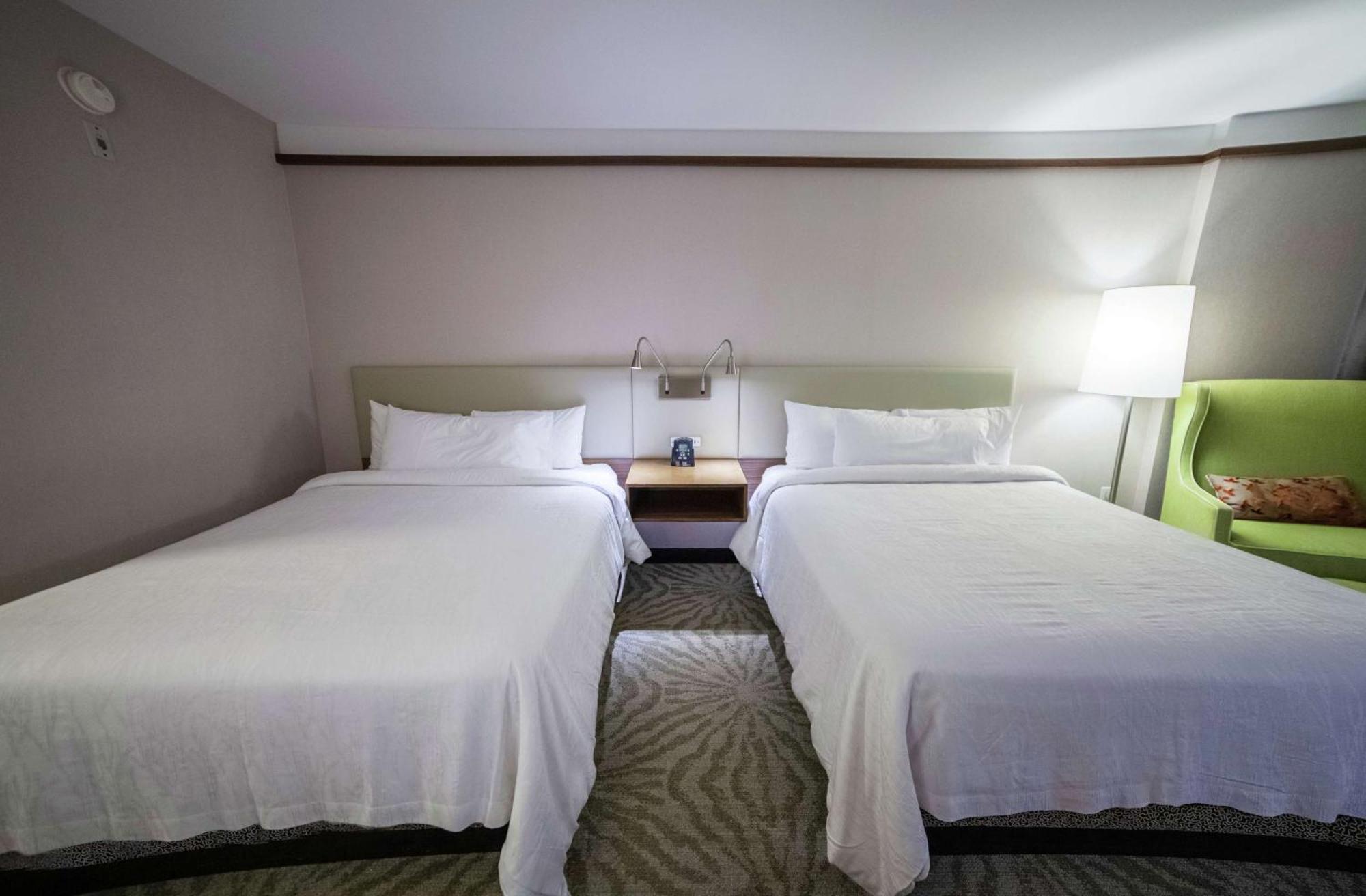 Hilton Garden Inn Montreal Airport Dorval Exterior photo