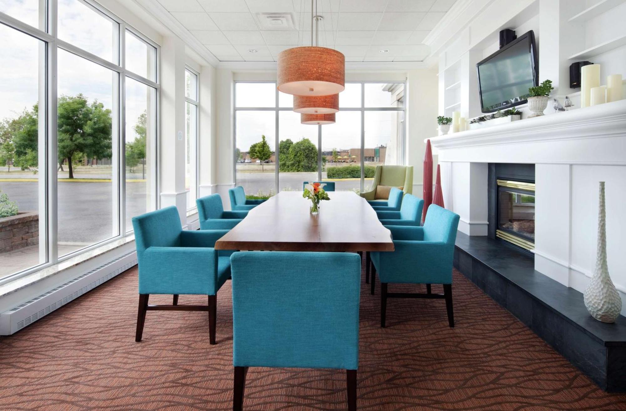 Hilton Garden Inn Montreal Airport Dorval Exterior photo