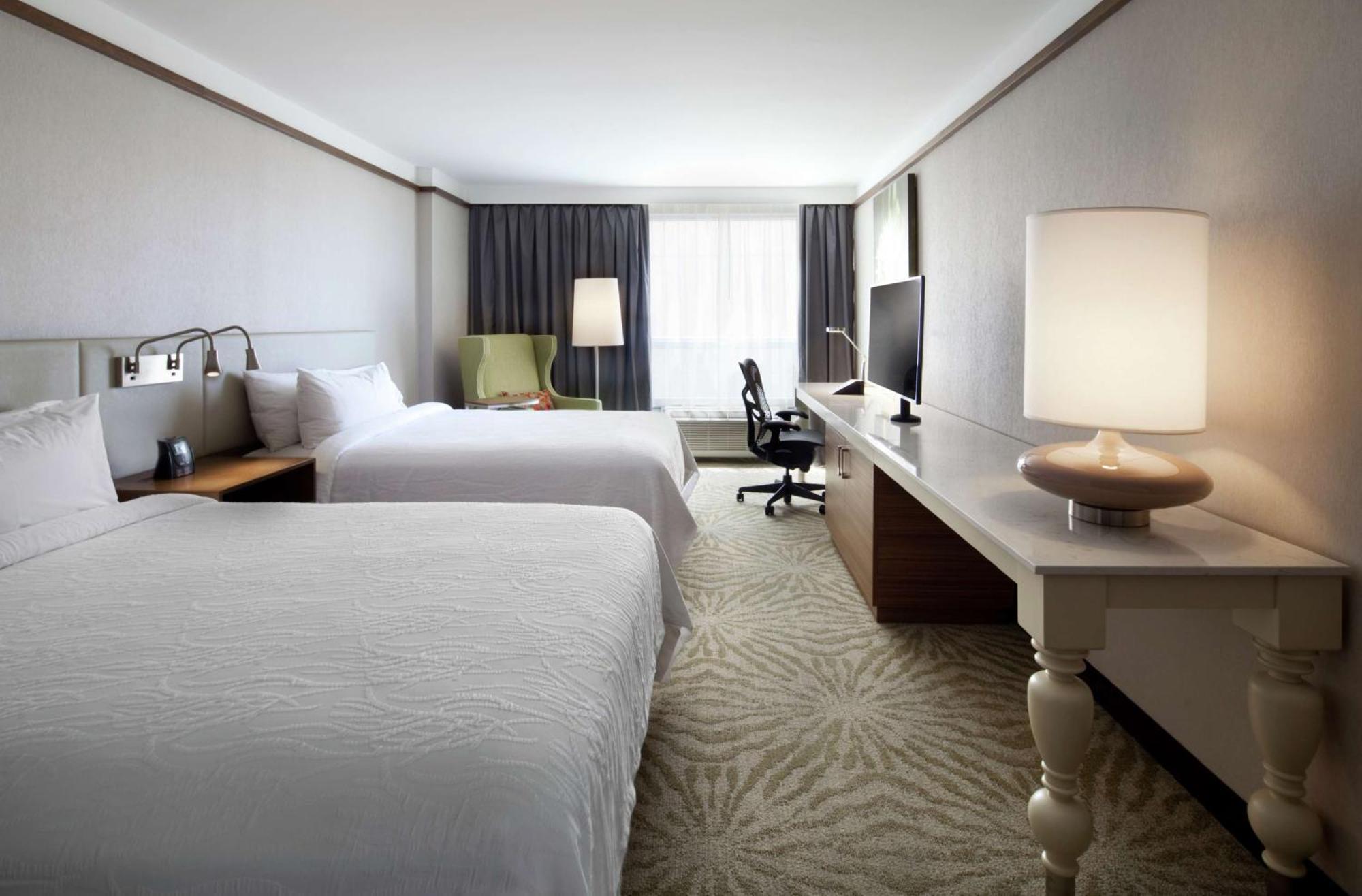 Hilton Garden Inn Montreal Airport Dorval Exterior photo